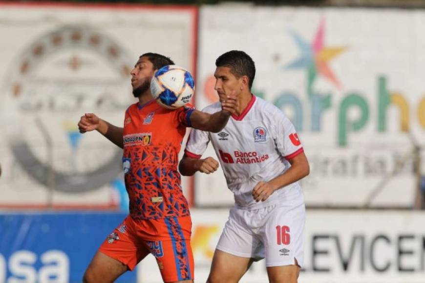 Johnny Leverón (Olimpia): El defensor central fue de lo poco rescatable del conjunto olimpista en el duelo ante la UPN.