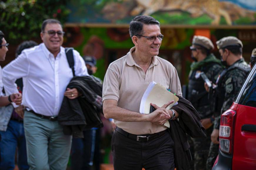 Ministros atienden convocatoria de Xiomara Castro para evaluar gestión