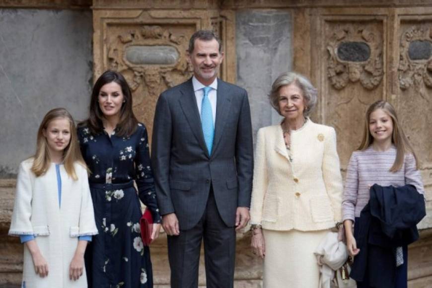 Este año la reina emérita Sofía pude tomarse en paz las fotos con sus nietas Sofía y Leonor sin la interferencia de su nuera.<br/>