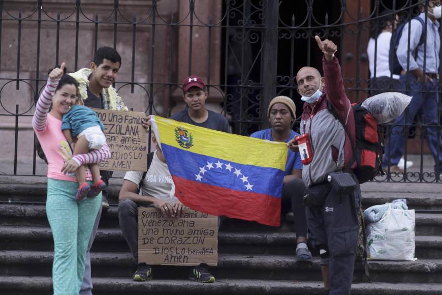 Ciudadanos venezolanos piden ayuda durante su paso migratorio en Honduras (Fotos)