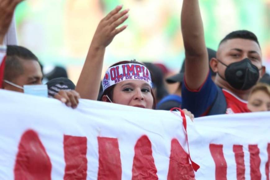 Fotos: Aficionados del Olimpia invadieron las calles de Tegucigalpa