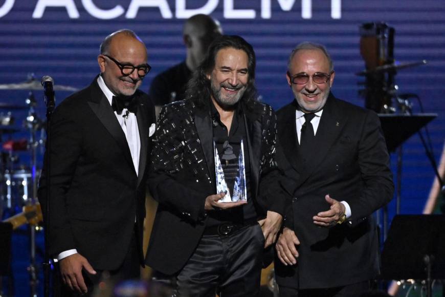 “Leyenda viviente”: artistas homenajearon a Marco Antonio Solís en antesala a Grammy Latinos