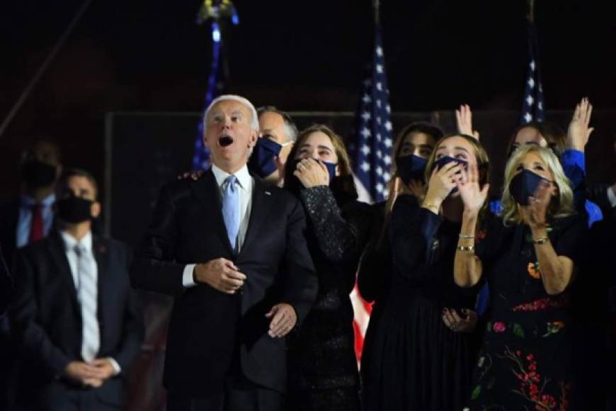 El presidente electo de EEUU, Joe Biden, pronunció su discurso de la victoria este sábado en Delaware, acompañado de su familia y de la vicepresidenta Kamala Harris.