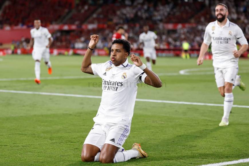 La celebración de Rodrygo Goes tras marcar el 1-0 del Real Madrid en la final de la Copa del Rey.