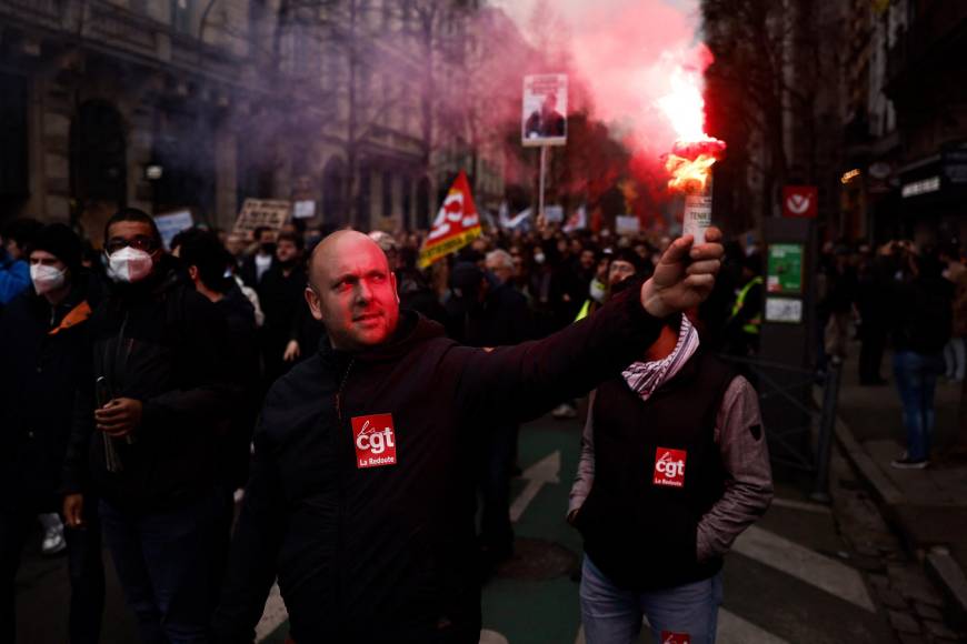 Los principales líderes sindicales se habían desmarcado de los actos violentos y los condenaron, al tiempo que acusaron al presidente, Emmanuel Macron, de apoyarse en ellos para desacreditar la fuerza de sus manifestaciones.
