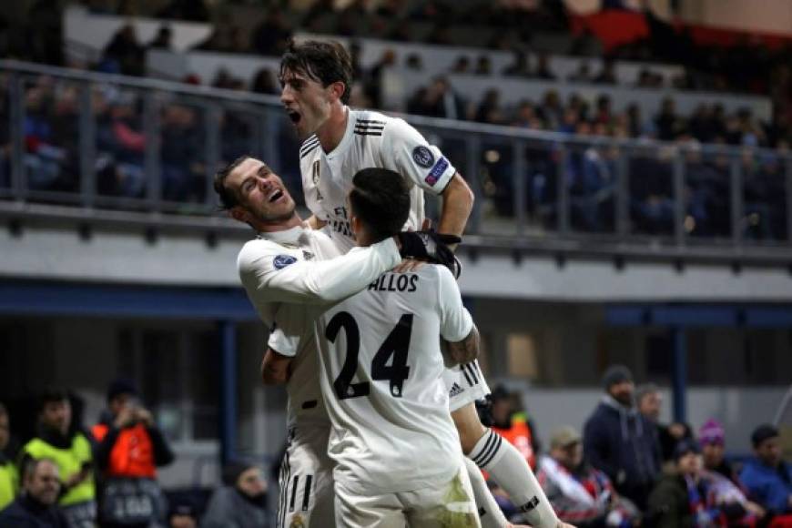 Gareth Bale celebrando su gol con Dani Ceballos y Álvaro Odriozola. Foto EFE