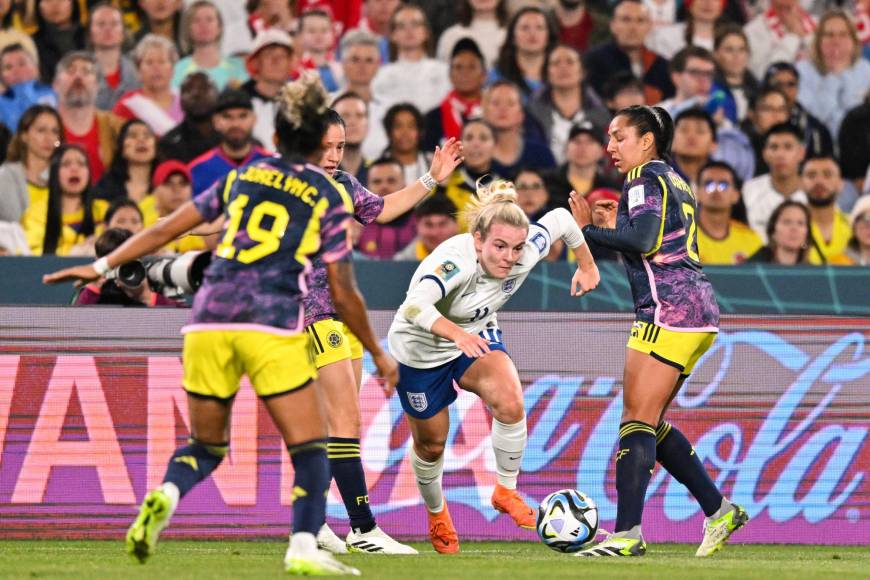 Inglaterra puso fin a la odisea colombiana en el Mundial femenino y se clasificó el sábado a semifinales con una victoria.