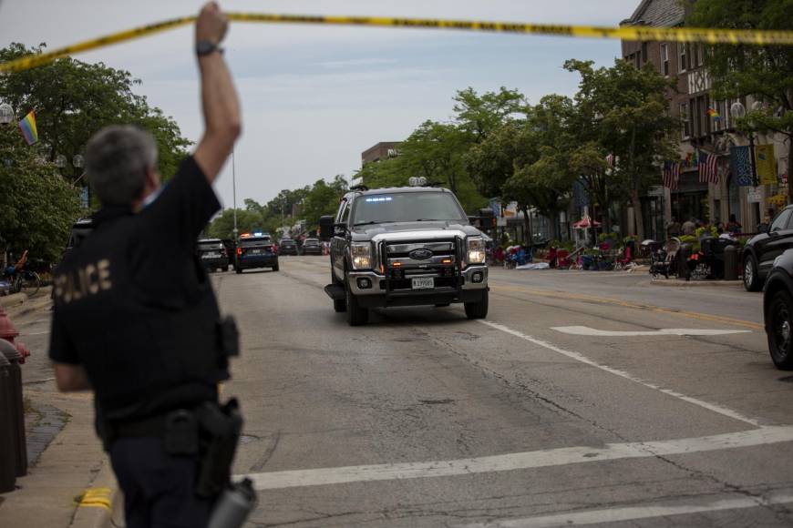 Al menos 6 personas murieron cerca de Chicago cuando un hombre abrió fuego este lunes durante un desfile por Día de la Independencia de Estados Unidos, reportaron medios de prensa.