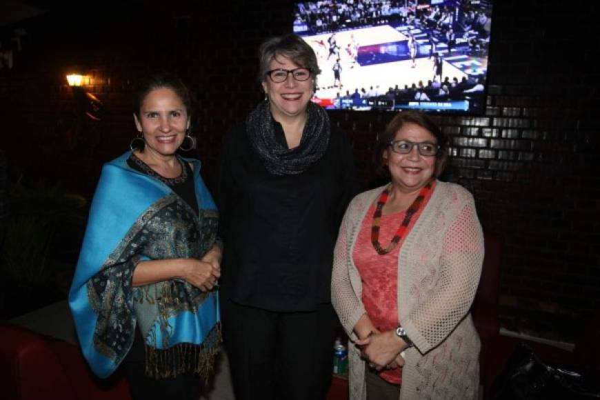 Emma Carpio, Patricia Pastor y Jazmín Membreño.