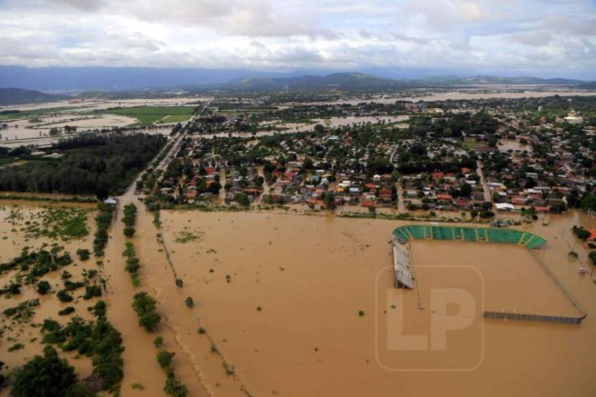 Imagen aérea del estadio del Parrillas One tras el paso del huracán Iota.