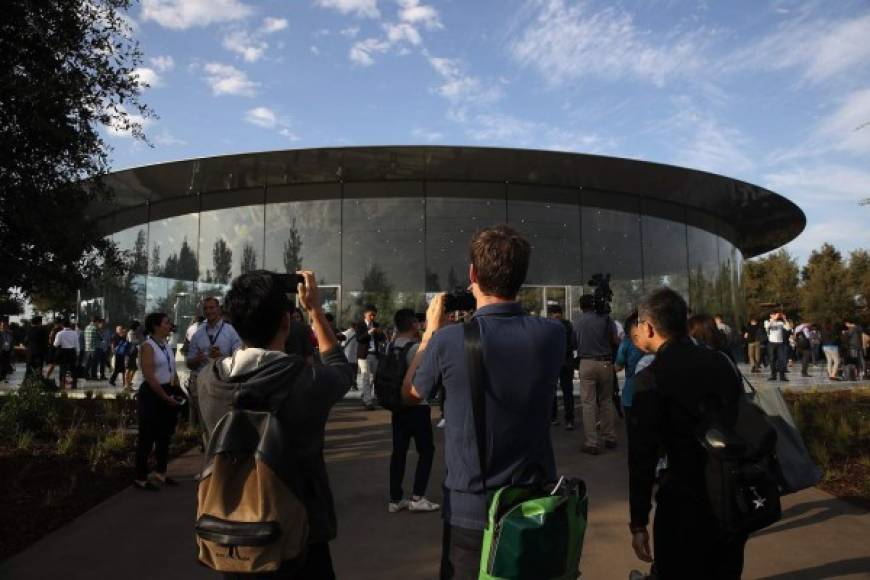 El Teatro Steve Jobs, dentro de la sede corporativa de Apple, fue el escenario de la presentación.