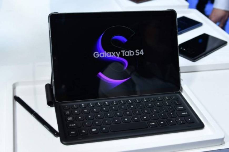 La lista de novedades tecnológicas no estaría completa si no incluimos la nueva tableta 2 en 1 Galaxy Tab S4.