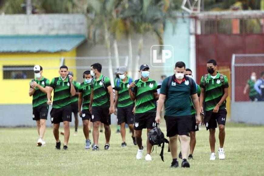 Así llegaban los jugadores del Platense al estadio Humberto Micheletti para afrontar el partido contra el Honduras Progreso.