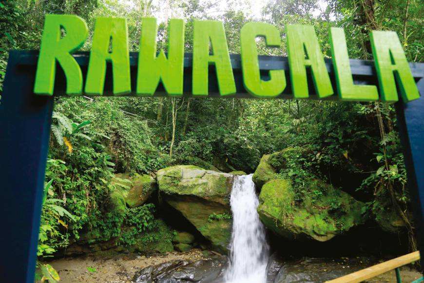 Rawacala Eko Park: Este sitio ecoturístico lo conectará con la naturaleza, ofrecen tours de senderismo con paradas en miradores hacia el mar y las tres cataratas donde puede bañar, camping,rappelling y tour de aves.