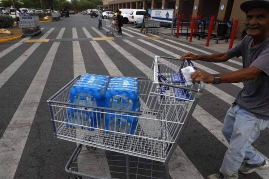 Los principales supermercados de la isla ya comenzaron a registrar escasez de agua y alimentos, ante la histeria colectiva en la población.