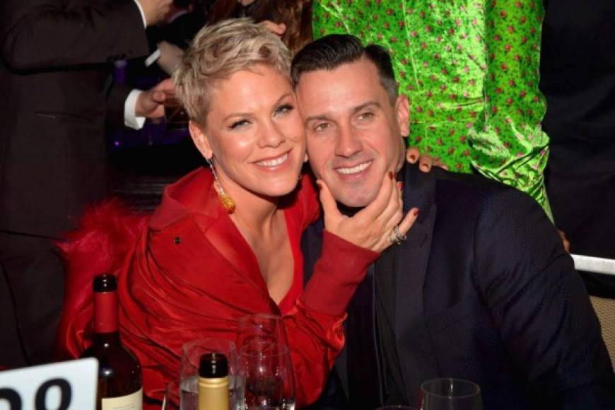 Pink y Carey Hart<br/>Tras dos años de matrimonio, la pareja le puso punto final, aunque resultó ser un punto y seguido. “Lo más importante que deben saber es que Carey y yo nos amamos mucho. Esta ruptura no tiene nada que ver con el engaño, la ira o las peleas. Sé que suena a cliché, pero somos buenos amigos y lo seguiremos siendo”, escribió ella en su página web.