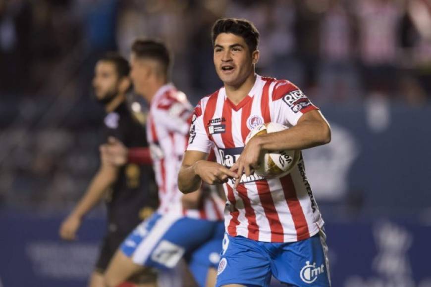 El Atlético de Madrid ha cerrado el fichaje de Nicolás Ibáñez, de 24 años y criado en la cantera de Lanús. El delantero argentino pasó por los también clubes argentinos Club Comunicaciones y Gimnasia y Esgrima. Tras ello dio el salto al Atlético de San Luis con el que ha ascendido a la Liga MX esta temporada. En el club potosino ha disputado esta temporada un total de 43 partidos marcando 22 goles.