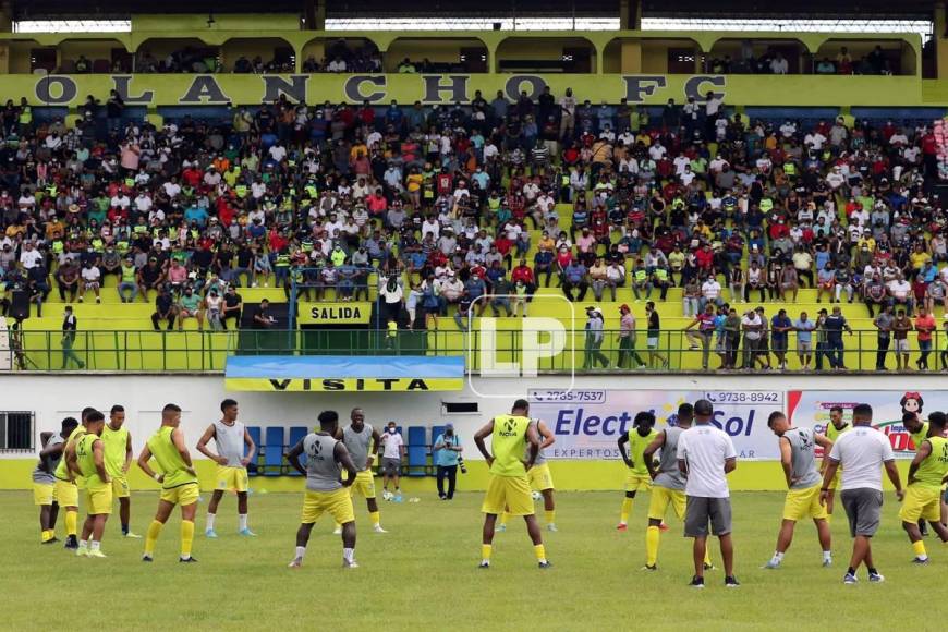 Cientos de aficionados del Olancho FC se hicieron presentes para ver el primer partido del equipo en la Primera División.