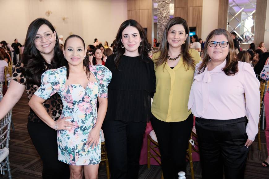 Ingrid Deras, Fabiola Fúnez, María José Fernández, Lesly Leal y Linda Figueroa