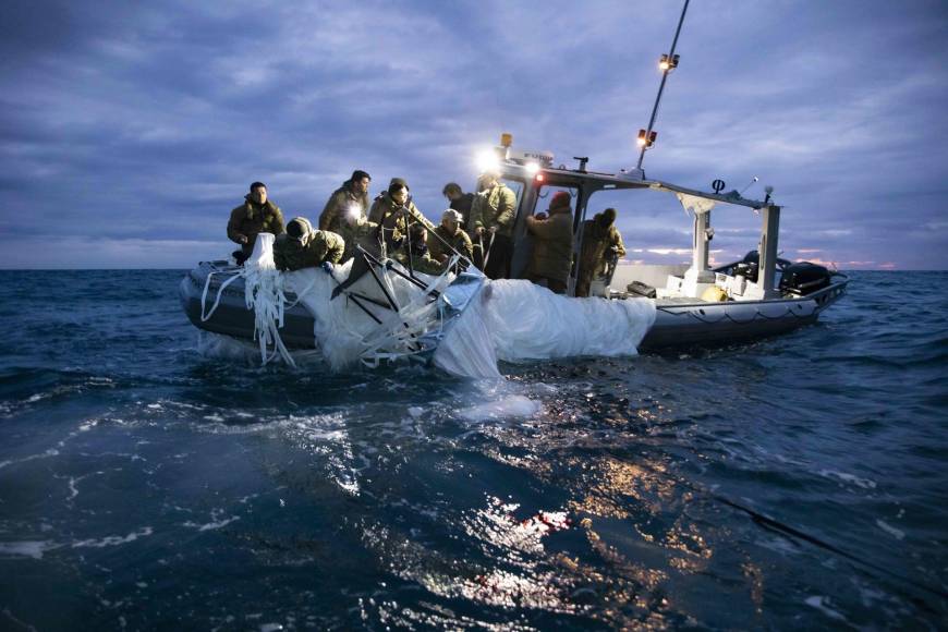 Los equipos de recuperación, respaldados por un avión de patrulla canadiense CP-140, están buscando restos del tercer objeto en el Yukón, indicó Anand el sábado. El Pentágono señaló que el FBI está trabajando en estrecha colaboración con la policía canadiense.