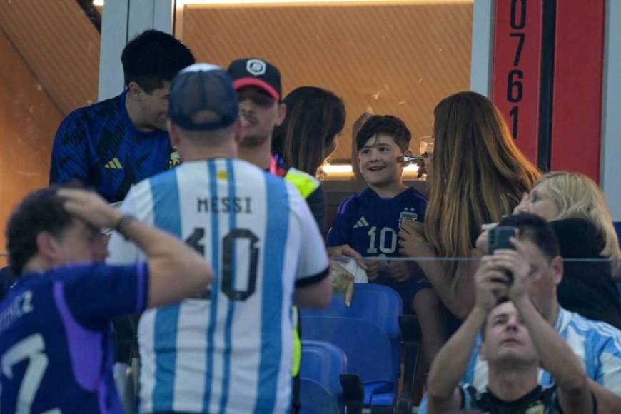 Al ser el más pequeño del hogar Messi-Roccuzzo, Ciro es la atracción en los partidos.