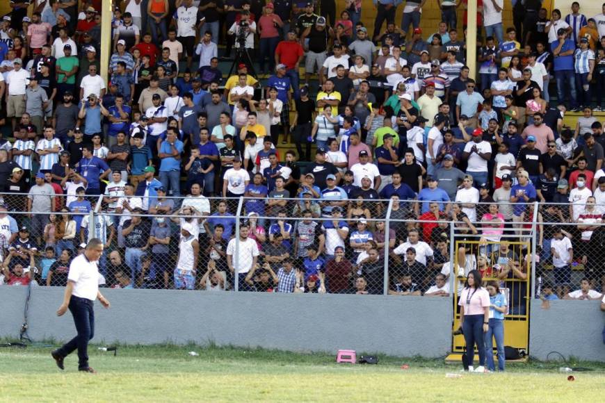 La soledad y tristeza de Jhon Jairo López tras descender con el Honduras Progreso.