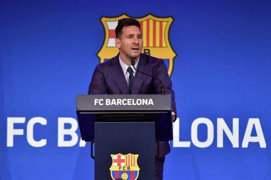 Messi debe de esperar que el Barcelona pueda vender a varios jugadores ya que el club culé tiene que liberar cerca de 250 millones de euros.
