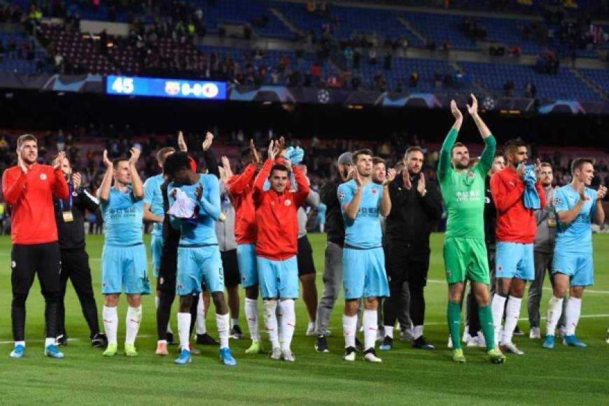 Los jugadores del Slavia Praga fueron inclusives ovacionados por un sector del barcelonismo del Camp Nou.