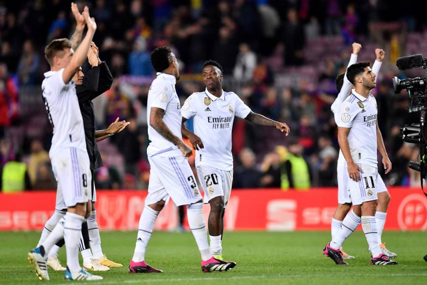 Real Madrid's players celebrate at the end of the Copa del Rey (King's Cup) semi-final second leg football match between FC Barcelona and Real Madrid CF at the Camp Nou stadium in Barcelona on April 5, 2023. (Photo by Pau BARRENA / AFP)