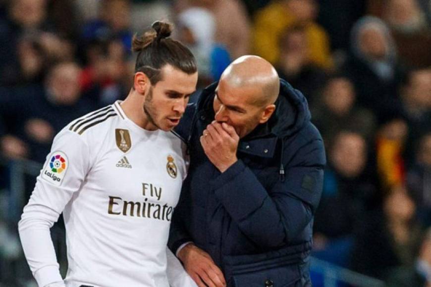 Zinedine Zidane ha sido muy claro y ha cerrado la puerta a la salida de Gareth Bale ante los rumores que llegan de Inglaterra en los que aseguran que el Tottenham podría hacer un esfuerzo para fichar al galés. 'No contemplo que salga Bale esta tarde', ha dicho el entrenador del Real Madrid.