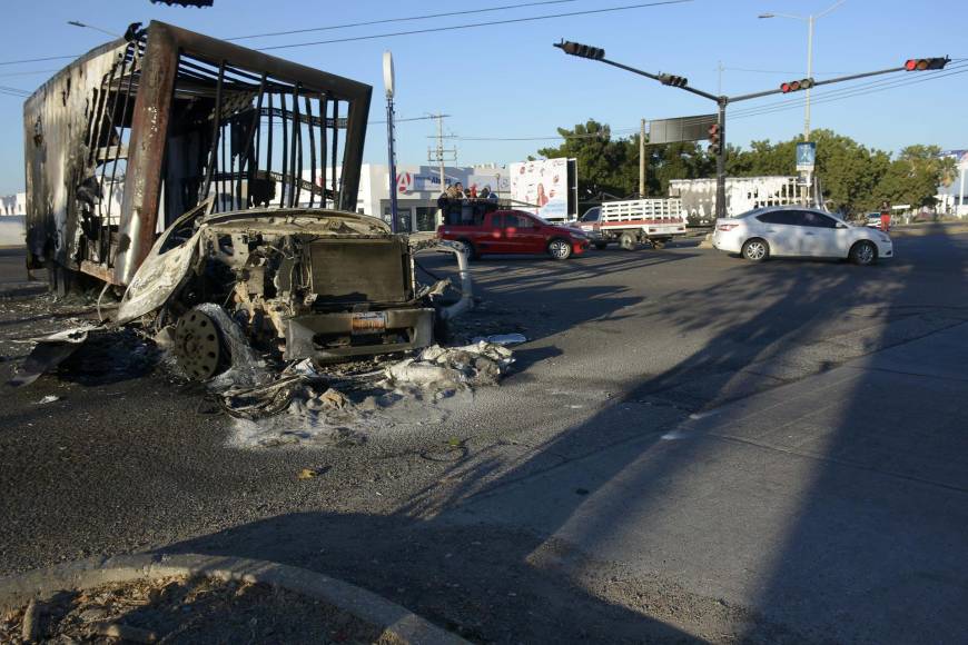 “Derivado de lo anterior, el personal del Ejército Mexicano y Guardia Nacional detuvieron a 18 personas armadas, de las cuales uno de ellos dijo ser Ovidio “N” (Guzmán)”, detalla el comunicado.