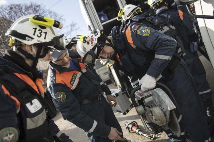 Equipos de rescate de Europa y América siguen llegando a Turquía para unirse a la titánica tarea de salvar a los supervivientes y recuperar los cuerpos de las víctimas.