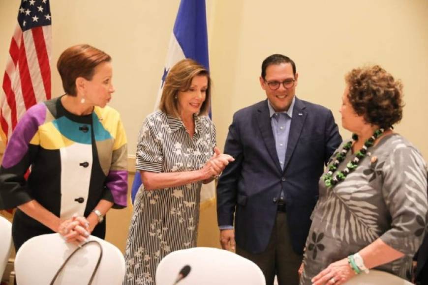 El canciller hondureño, Lisandro Rosales, presentó este sábadoo a la presidenta de la Cámara de Representantes de Estados Unidos, Nancy Pelosi, los éxitos que ha tenido el gobierno de Juan Orlando Hernández en el combate del narcotráfico.