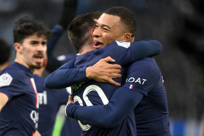 Kylian Mbappé (minutos 25 y 55) y Lionel <b>Messi</b> (29) consiguieron los goles de su equipo. Además, Mbappé dio la asistencia para el gol de <b>Messi</b> y los dos del francés llegaron con pases del astro argentino, confirmando que la conexión entre ambos es total.