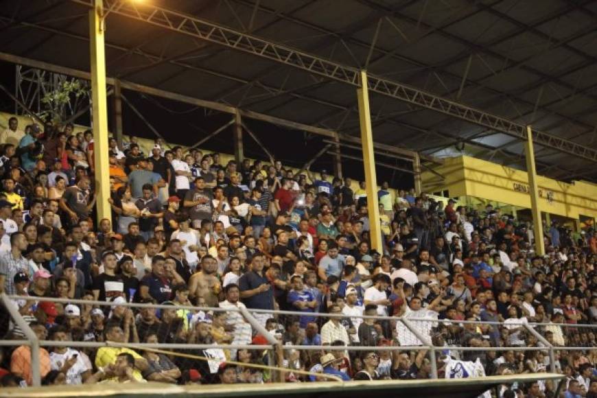 El estadio del Honduras Progreso registró un llenazo para el partido contra el Real de Minas.