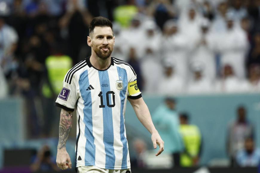 <b>Wout Weghorst</b> empezó a llamar a Messi y<b> ahí Leo se da la vuelta y le dice lo que le dice (bobo)</b>. Este jugador sigue insistiendo y lo apura: ‘Come here’ (ven acá)’, le dice”, señaló el exgoleador argentino Agüero a <i>ESPN</i>.