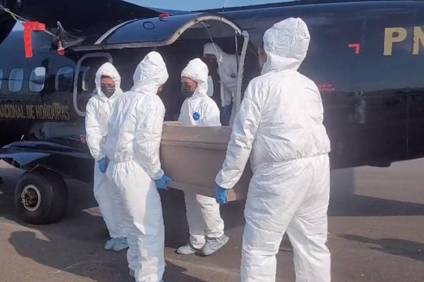 Medicina Forense de San Pedro Sula realizará las respectivas autopsias de las tres jovencitas halladas muertas dentro de un carro en French Key, Roatán.