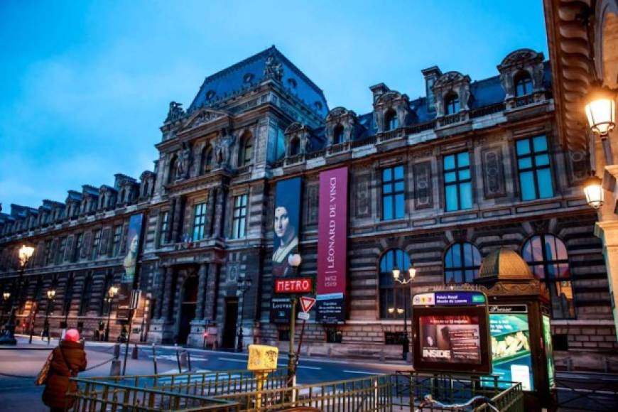 El Museo parisino del Louvre no abrió este domingo sus puertas porque sus empleados, preocupados por la epidemia de coronavirus, se acogieron a su derecho de no trabajar ante una situación de peligro.