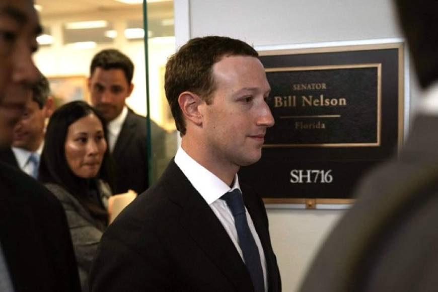 Zuckerberg se comprometió a evitar que casos como los de CA se repitan, en un nuevo intento por controlar el daño de imagen y tras perder unos 80.000 millones de dólares de valor en la Bolsa desde mediados de marzo.