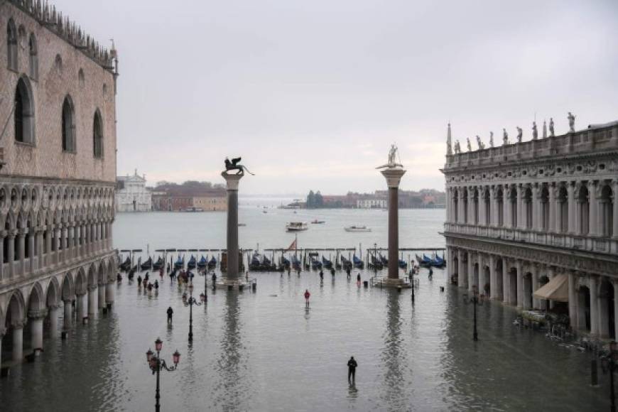 El nivel de la marea bajó a 1,10 metros el miércoles por la mañana, pero otros episodios estan anunciados durante la jornada y hasta el viernes, al ritmo de dos mareas por día, según el centro de mareas de Venecia.