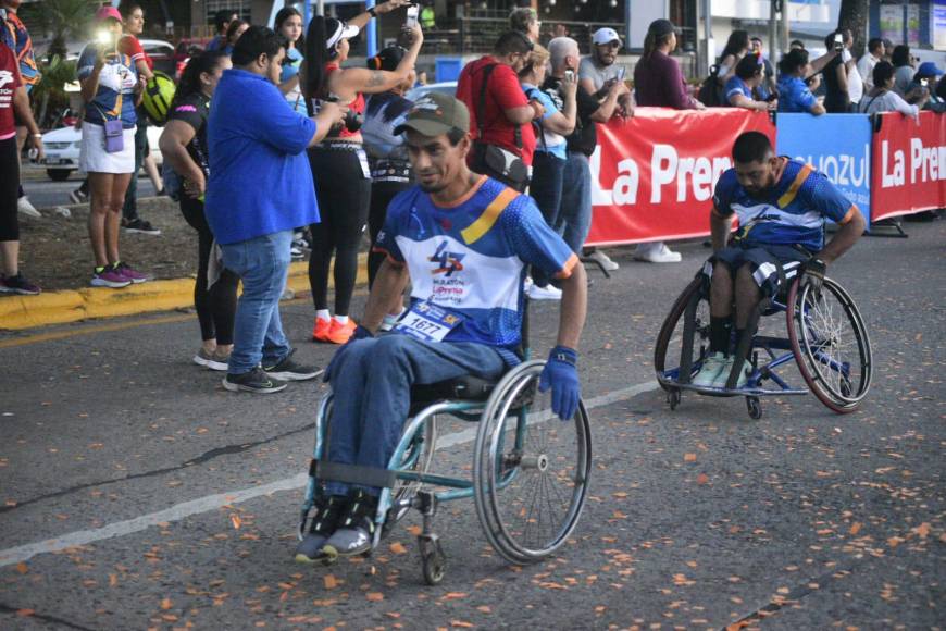 La Maratón de LA PRENSA también tiene varias categorías especiales, entre ellas, una para personas en sillas de ruedas.
