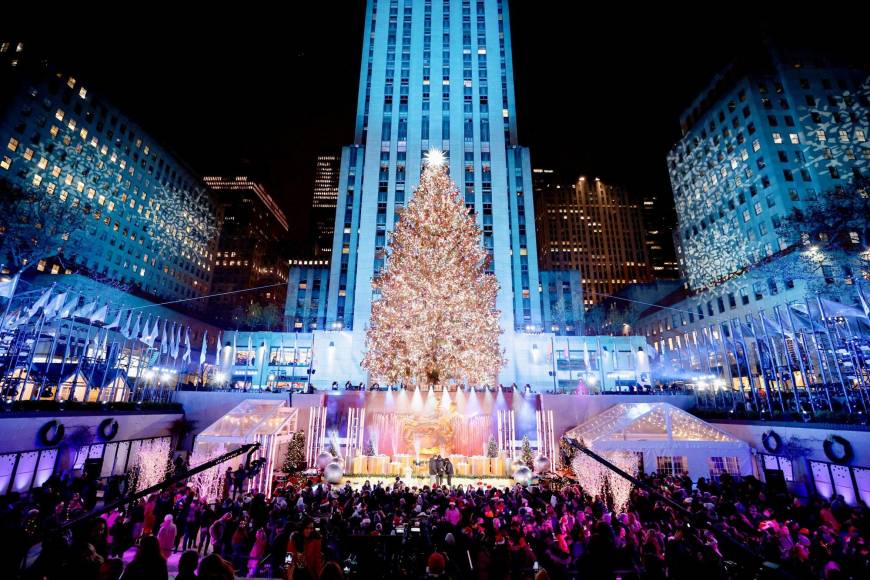 Nueva York enciende las luces de árbol de Navidad del Rockefeller Center