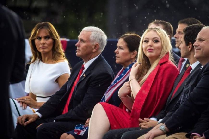 La lluvia no logró aguar la ceremonia de una hora que contó con la presencia del vicepresidente Mike Pence, miembros del gobierno, el Congreso y representantes de todas las ramas de las Fuerzas Armadas.