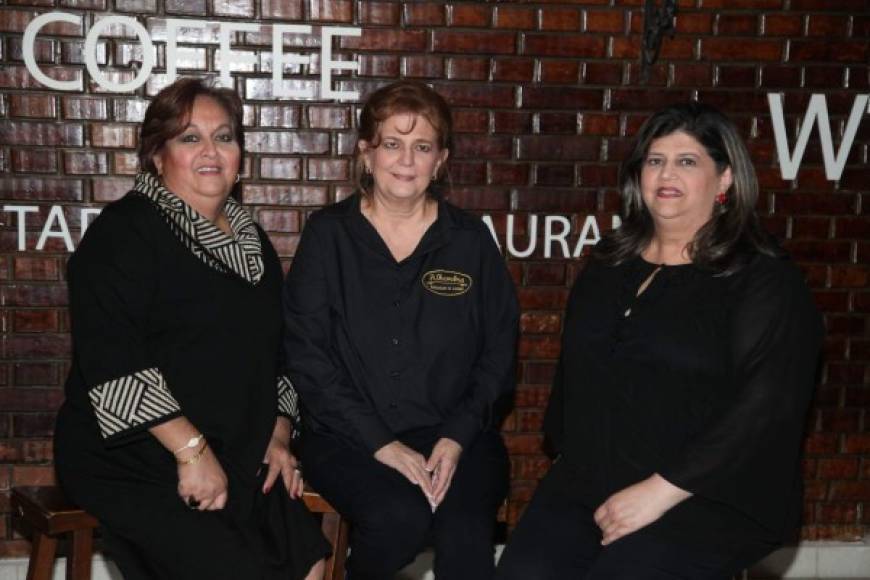 Mayra, Soraya y Ana María Saybe.