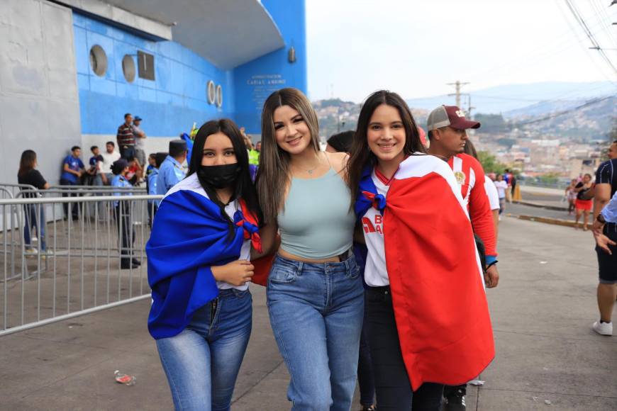 Estas tres hermosas chicas del Olimpia robaron suspiros en la Gran Final.
