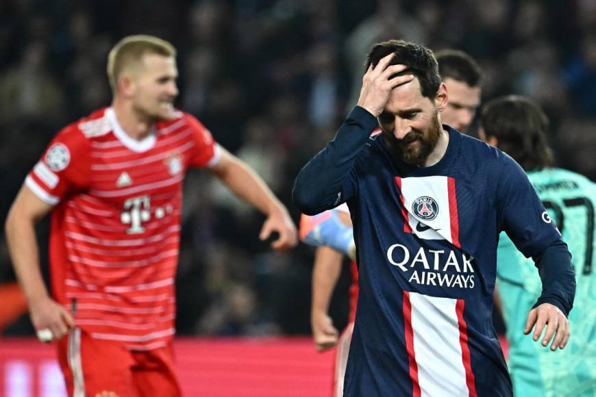 Lionel Messi se lamenta tras no poder marcar ante el Bayern. Su disparo en el corazón del área lo desvió un defensa rival.
