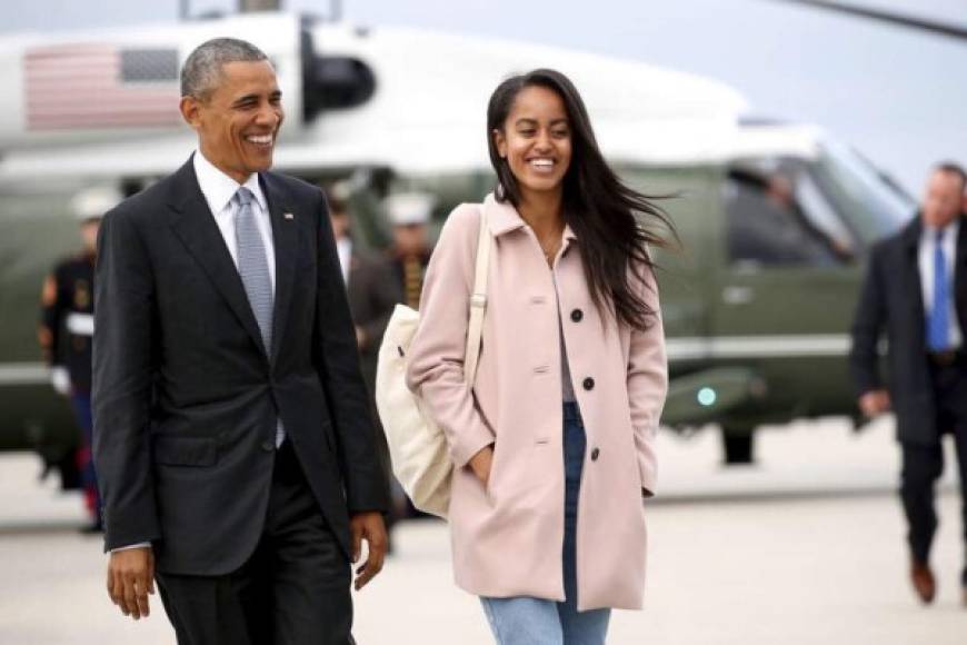 Malia Obama, ahora de 20 años, estudia en la universidad de Harvard tras tomarse un año sabático en el que viajó por varios países de América Latina y Europa.