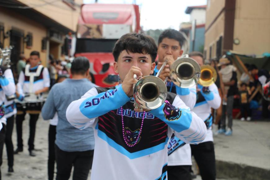 La banda musical “Buhos” del Centro Educativo Alfa y Omega alegraron la jornada con sus notas musicales.