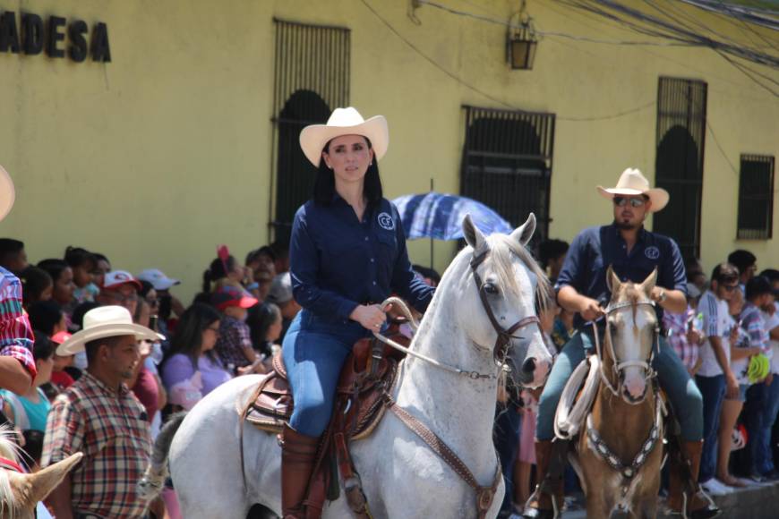 La belleza de las copanecas acaparó la miradas de miles de personas que presenciaron el desfile hípico de la AGAC en Santa Rosa de Copán, cabecera del occidente hondureño