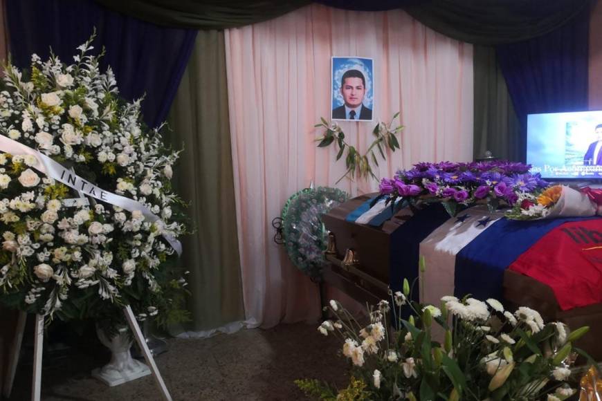 Sus restos mortales fueron depositados por su familia en el cementerio municipal de Aramecina, Valle, donde residía, confirmó Edwin Díaz, hermano de Nahúm.